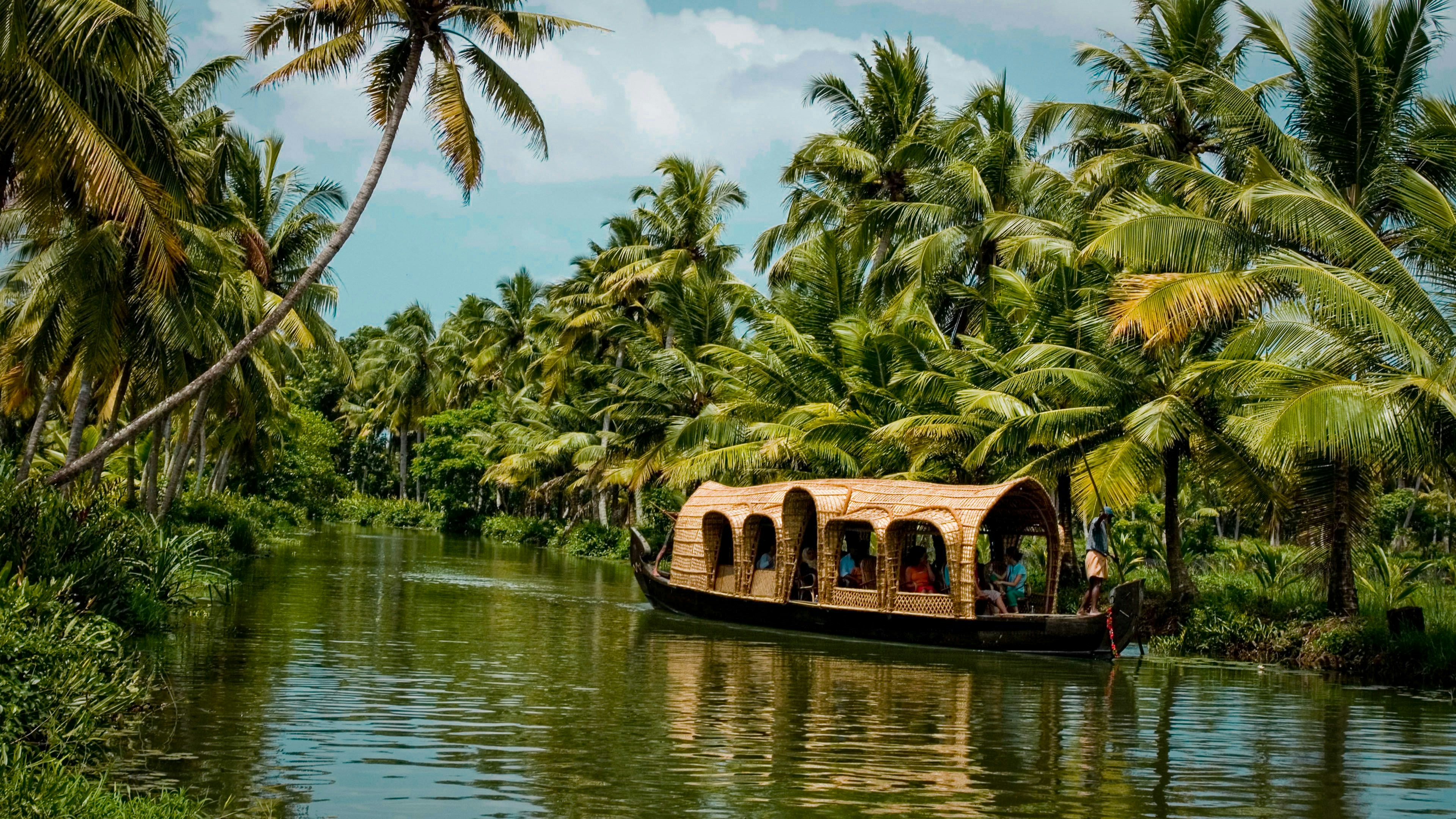 Essence of Kerala (Kochi - Munnar - Periyar - Houseboat)